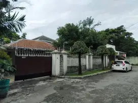Rumah Besar kuno strategis siap huni Manahan Solo
