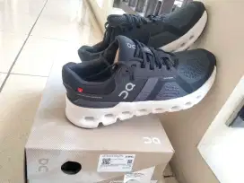 Sepatu running pria wanita