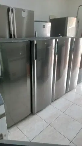 freezer es batu 6 rak LG