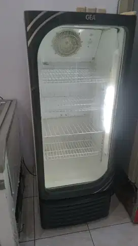 showcase pendingin minuman GEA