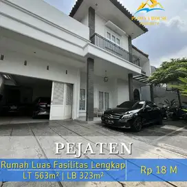 Rumah Luas Dg 6 kamar tidur dan Fasilitas Lengkap