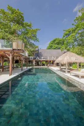 EXPANSIVE LUXURY VILLA : A HAVEN OF MODERN COMFORT