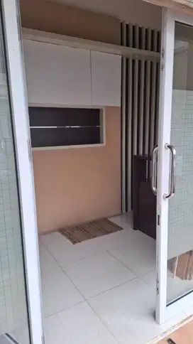 Ruko 3 lwntai siap huni full renovasi