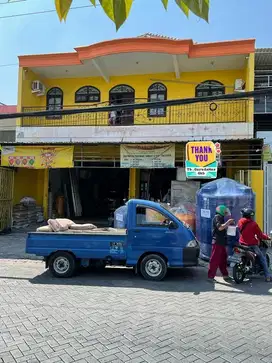 0730 - Disewakan Ruko 400m2 2 lantai Nol Jalan di GKB GRESIK
