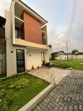 Dijual Rumah Townhouse - Lokasi Strategi Di Cawang Uki Jakarta Timur