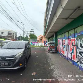 Disewakan Ruko Strategis 2 Lantai di Pusat Kota – Dekat Tugu