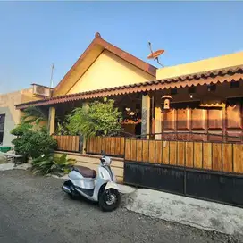 Rumah cantik dan nyaman dekat pintu tol klodran gedongan