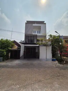Rumah 4 Lantai Minimalis di Taman Pegangsaan Indah – 8x18, Harga Turun