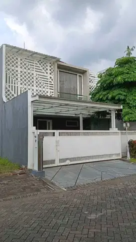 DIJUAL RUMAH MEWAH FULL FUNUSH DI JALAN RELAGA GOLF ARAYA, MALANG