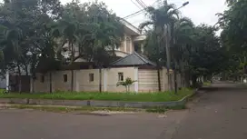 DIJUAL Rumah Bertema Mediterania di Sunter Danau