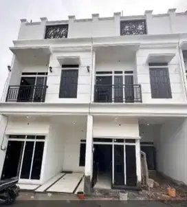 Dijual rumah baru 2,5 lt dlm cluster design modern klasik di Condet
