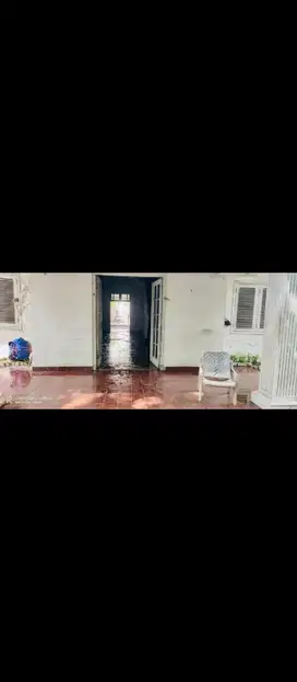 dijual rumah lama perlu renovasi di jln Latuharhary