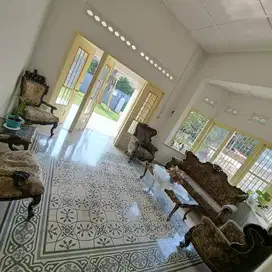 Rumah siap pakai di menteng jalan besar