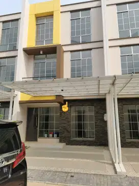 Disewakan Rumah Tiga Tingkat 6x10 PIK2 Ada AC