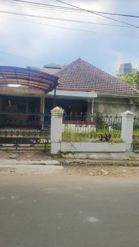 DIJUAL RUMAH DI PUSAT KOTA DEKAT C59
