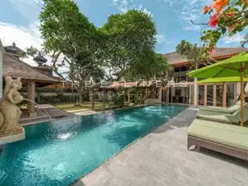 SPACIOUS NEO BALI CONTEMPORARY VILLA NEAR BATU BELIG BEACH