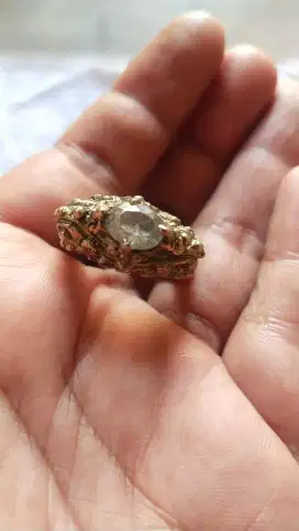 Di maharkan cincin kuno antik ukuran ring 9 bahan perak dan kuningan