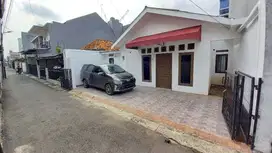 RUMAH di TEBET TIMUR DALAM | jalan 1 mobil terdekat ke MT Haryono