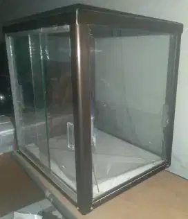 Dijual etalase kaca