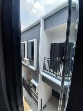 Dikontrakkan Rumah Tinggal, kondisi BARU 2 lantai 3KT, 2KM