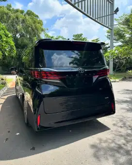 Alphard 2.5 Hybrid Matic 2024 hitam