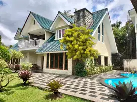 Dijual Segera Villa 2 Lantai di Wisma Coolibah Cimacan