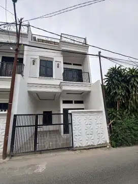 RUMAH SIAP HUNI MEWAH SELANGKAH KE JL.UTAMA KAHFI 2