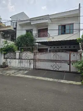 Turun harga rumah 2 lantai siap huni di gandaria kebayoran baru jaksel