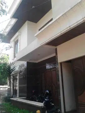 Hunian Eksklusif di Kemang Timur, Jakarta Selatan, Kolam Renang !