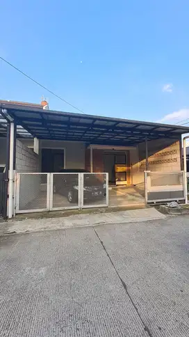 Jual rumah 1 lantai di Taman Kopo Indah siap huni