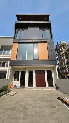 Rumah Mewah Dilingkungan Tenang Cilandak Fatmawati. Full furnished.