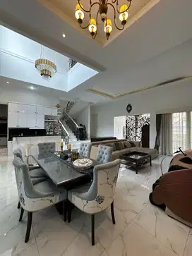 DI JUAL KEBAYORAN BARU MODERN CLASSIC HOUSE SIAP HUNI DEKAT KE STASIUN
