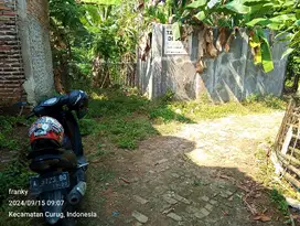tanah dekat lampu merah boru
