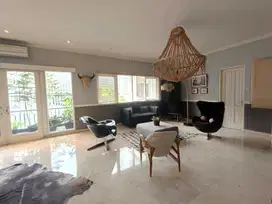 Rumah Kebayoran lantai marmer dekat senayan city lebar jalan 3 mobil
