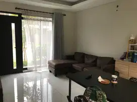 Rumah Dg Desain Standard Developer di Kota Baru Parahyangan, Bandung