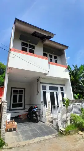 Rumah 2 Lantai dekat LRT Munjul - Jakarta Timur