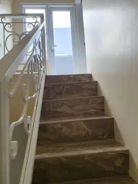 Di sewa rumah baru dalam kawasan Pejaten, jakarta selatan.