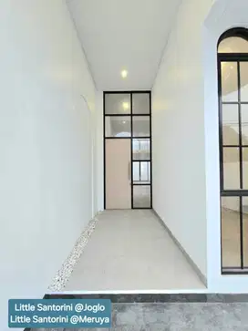 Rumah unik ala santorini yunani di meruya utara