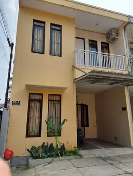 Rumah bagus 2 lt nurah dlm cluster  bonus furnished Condet