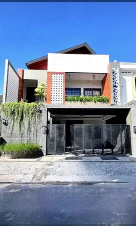 Rumah bagus baru 3 lantai dekat Jogja Bay maguwoharjo
