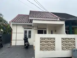 Rumah siap huni dalam cluster pinggir jalan utama akses toll jatiwarna