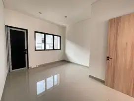 Rumah baru 3 lantai dalam kompleks Tanjung Duren Utara Jakarta Barat