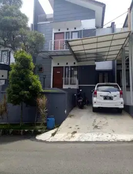 Dijual Rumah Terawat Jarang Ada Lokasi Strategis 3 Lantai Minimalis