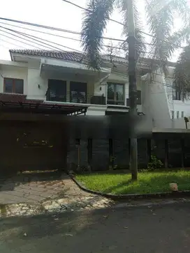 Rumah 2 Lantai Bagus Unfurnished SHM di Erlangga, Jakarta Selatan
