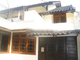 Rumah 2 Lantai Bagus SHM di Erlangga, Jakarta Selatan