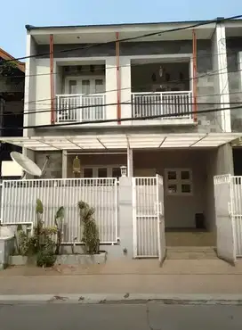 Rumah second dalam komplek jatibening dekat lrt dan toll