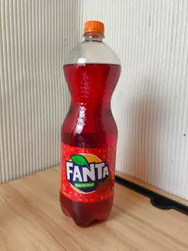 Fanta Rasa Strawberry Ukuran 1.5 Liter