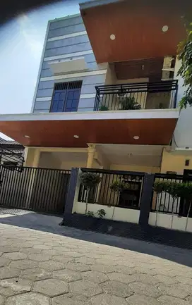 Rumah 3 Lantai Dijual di Nitikan Dakat Maliobiro, Cocok untuk Homestay