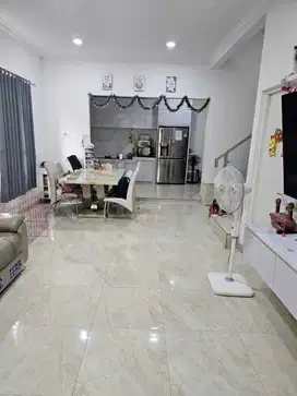 Dijual Murah Rumah Hoek Full Furnished Cluster Pinewood Banjar Wijaya
