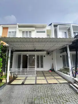 Rumah Cantik depan Taman di Citragran Cibubur selangkah menuju Tol